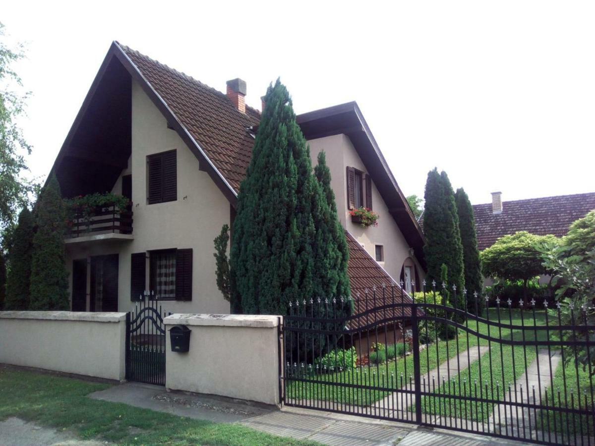 Villa Nirvana Палич Екстериор снимка